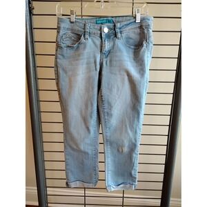 YMI WannaBettaButt Light Wash Cropped Capri Jeans Blue Size 7